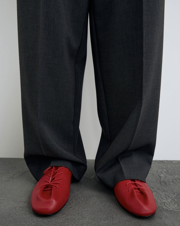 Замшевая, в стиле джаза и бордовая. Какую