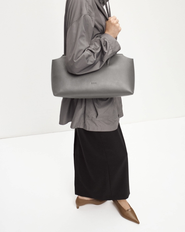 Замшевая, в стиле джаза и бордовая. Какую