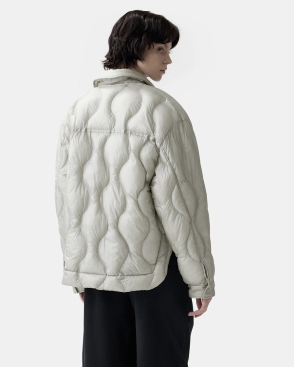 Светлая верхняя одежда на весну 2026: 30+