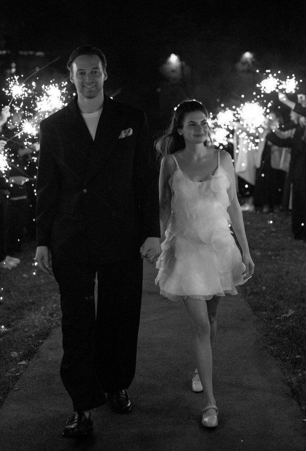 Интервью с невестой о свадьбе с игривой