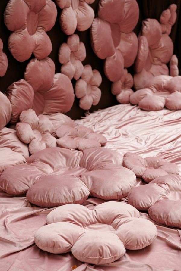 Интервью с невестой о свадьбе с игривой