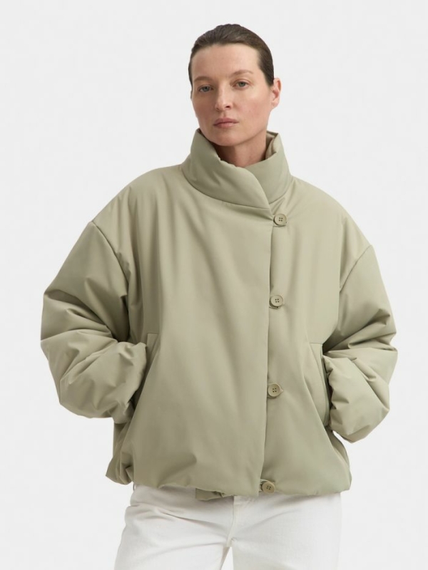 Светлая верхняя одежда на весну 2026: 30+