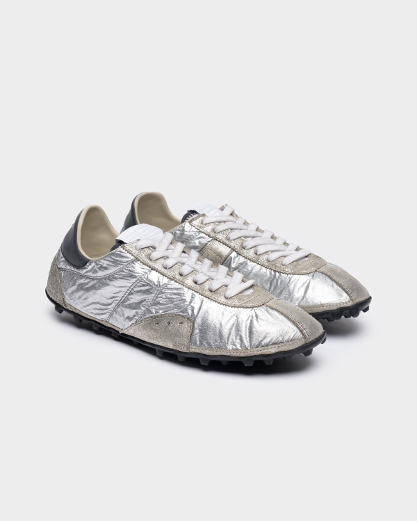 Замшевая, в стиле джаза и бордовая. Какую