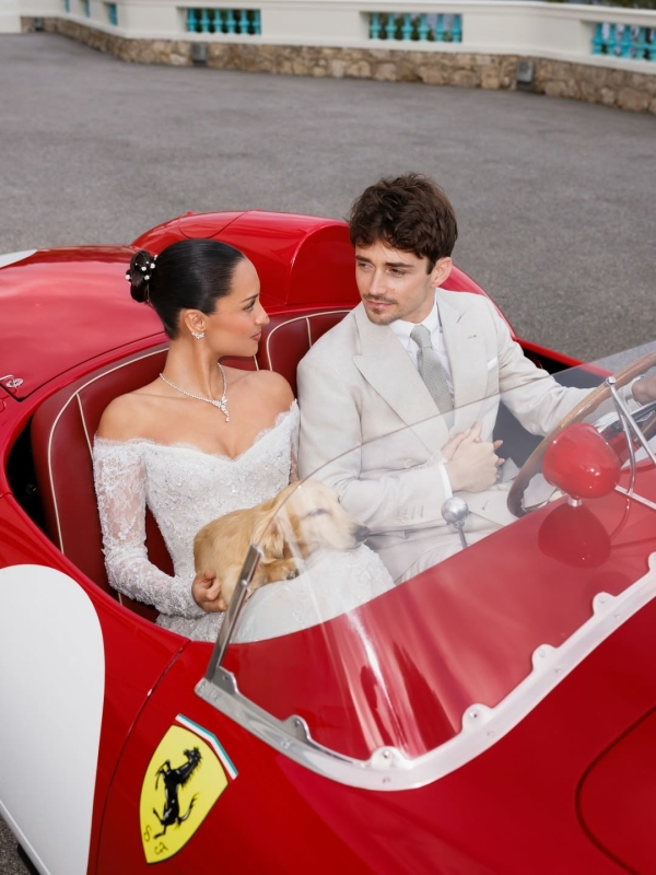 Гонщик «Формулы-1» Шарль Леклер женился