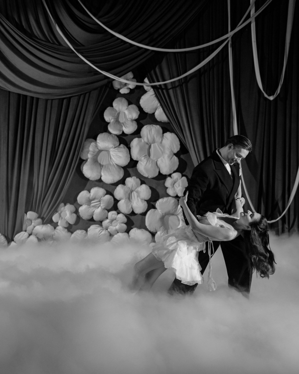 Интервью с невестой о свадьбе с игривой