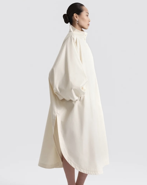 Светлая верхняя одежда на весну 2026: 30+