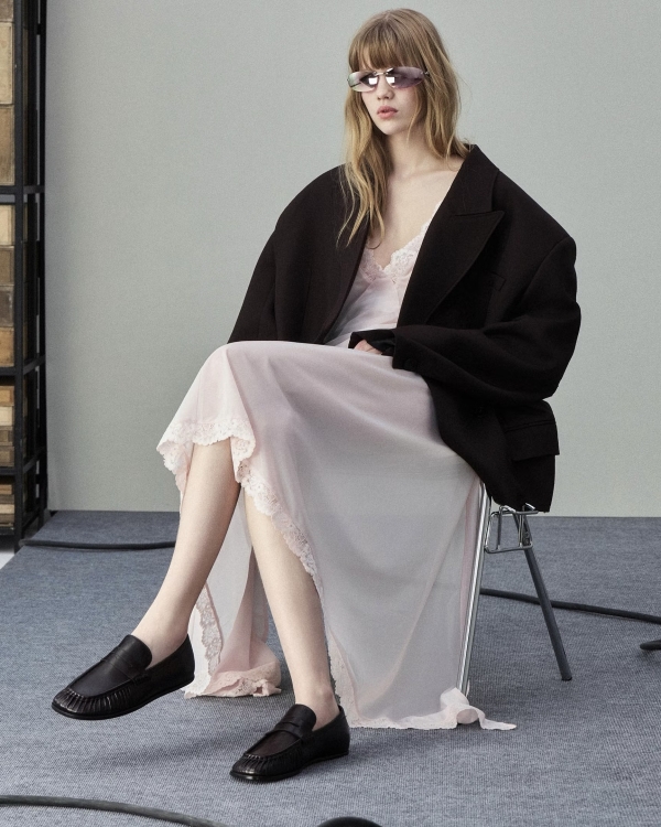 Замшевая, в стиле джаза и бордовая. Какую