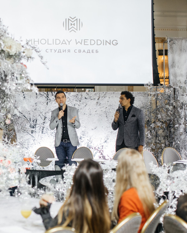 Ведущие Александр Слесарев