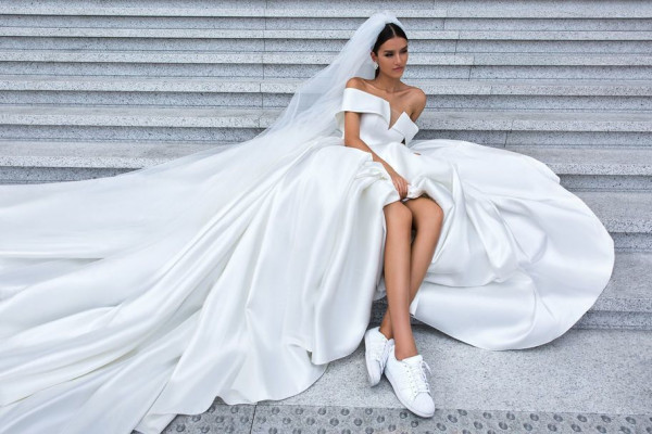 Геометрия как тренд сезона в свадебных платьях