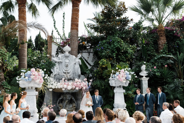 Летняя свадьба в тропическом саду