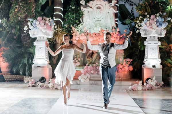 Летняя свадьба в тропическом саду