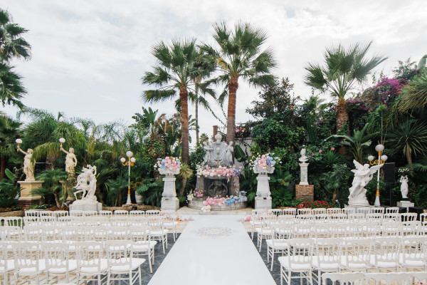 Летняя свадьба в тропическом саду