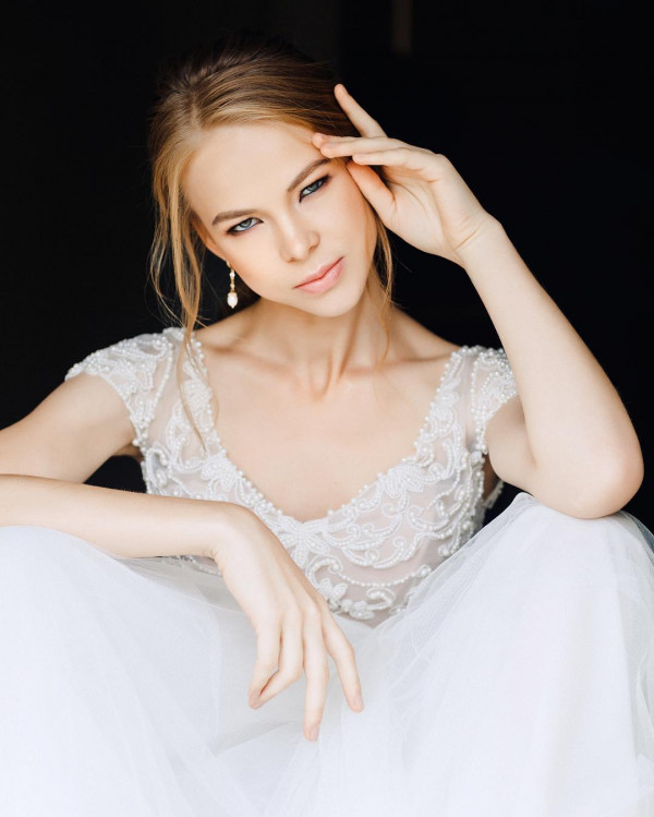 Свадебные прически 2019: тренды и примеры