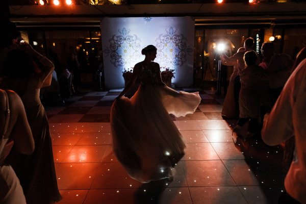 Летняя свадьба в тропическом саду