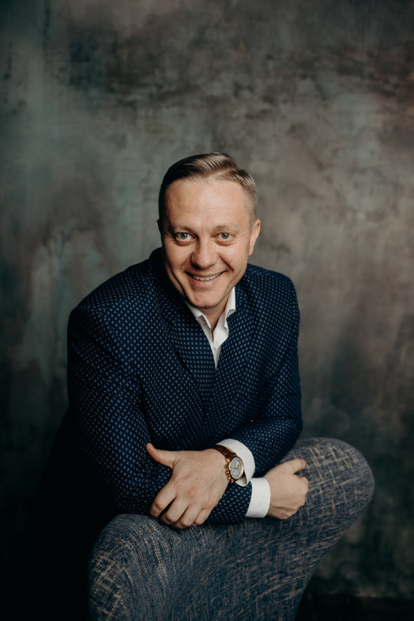 Антон Абучкаев о творческом пути, свадьбах, слезах