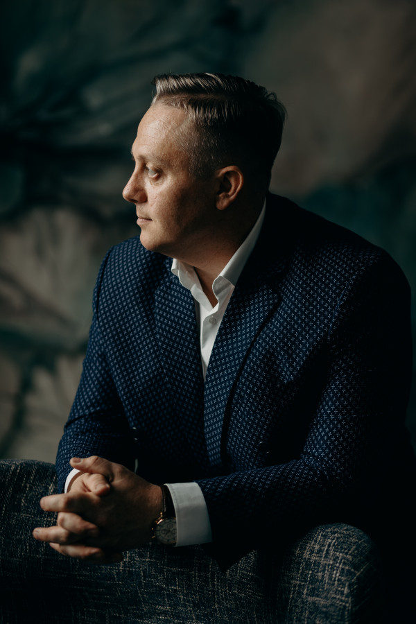 Антон Абучкаев о творческом пути, свадьбах, слезах