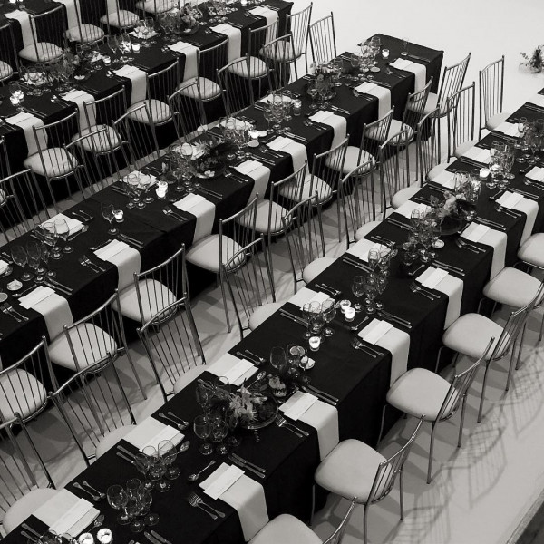 Лаконичная свадебная сервировка для убежденных минималистов