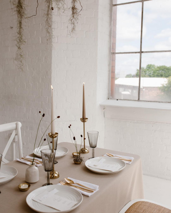 Лаконичная свадебная сервировка для убежденных минималистов