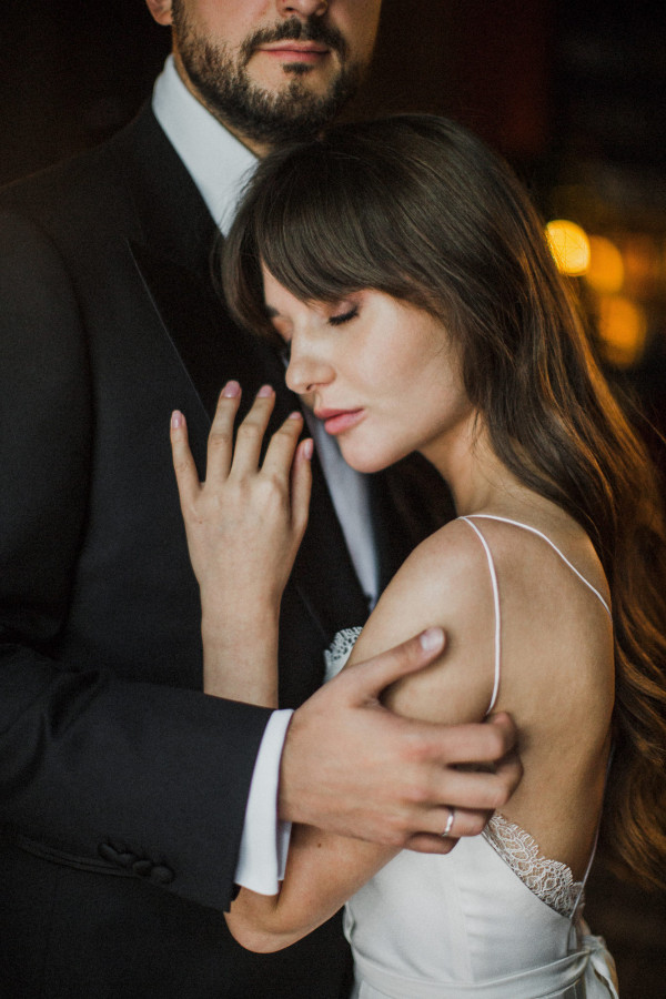 Белоснежная свадьба с церемонией на солнечной террасе