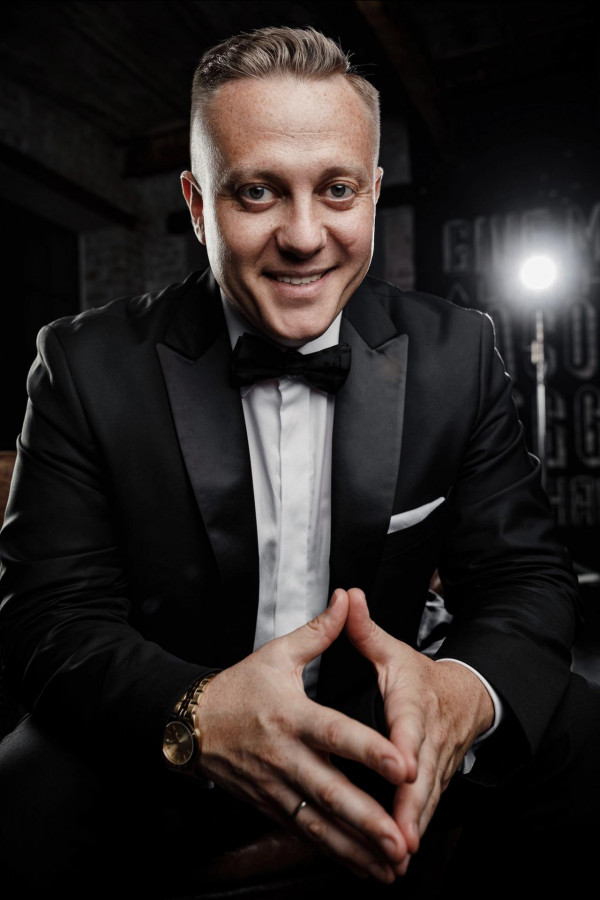 О профессии режиссера: интервью с Антоном Абучкаевым