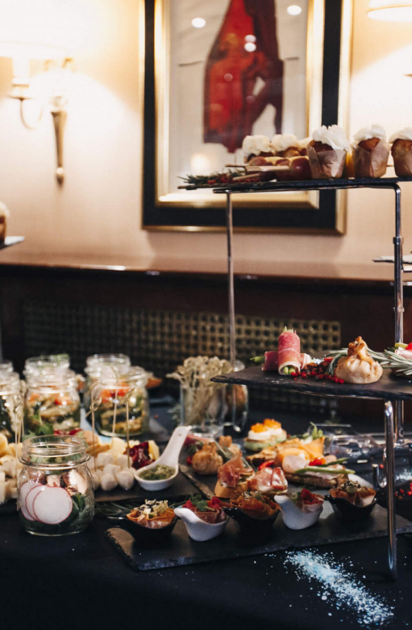 Ведущий Максим Крицкий отметил день рождения в