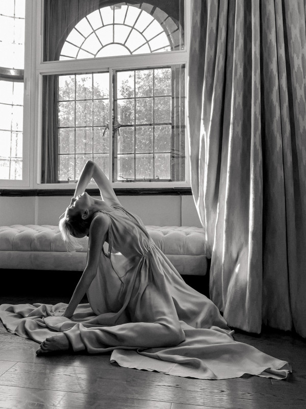 Воздушное платье и солнечный свет — все,