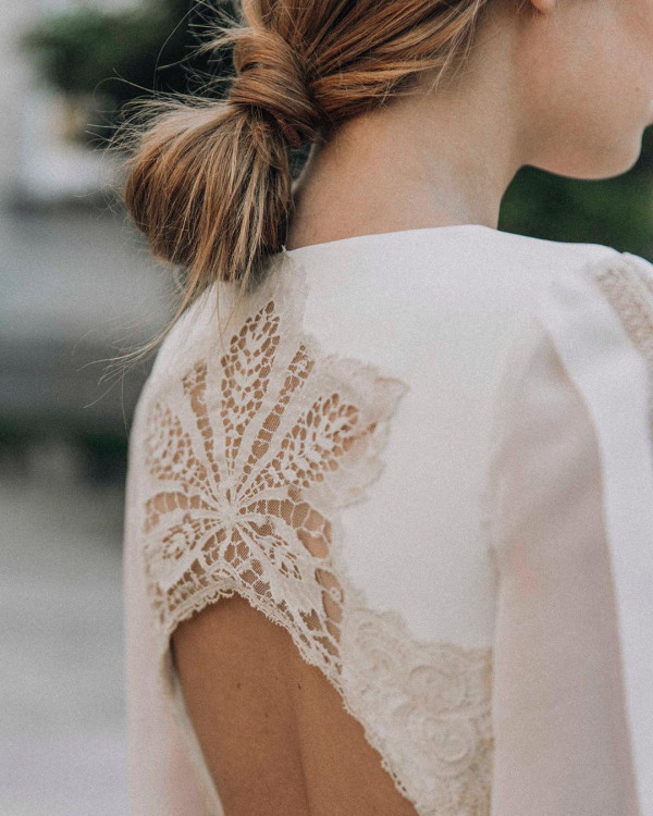 Расслабленный пучок, с которым вы ходите дома