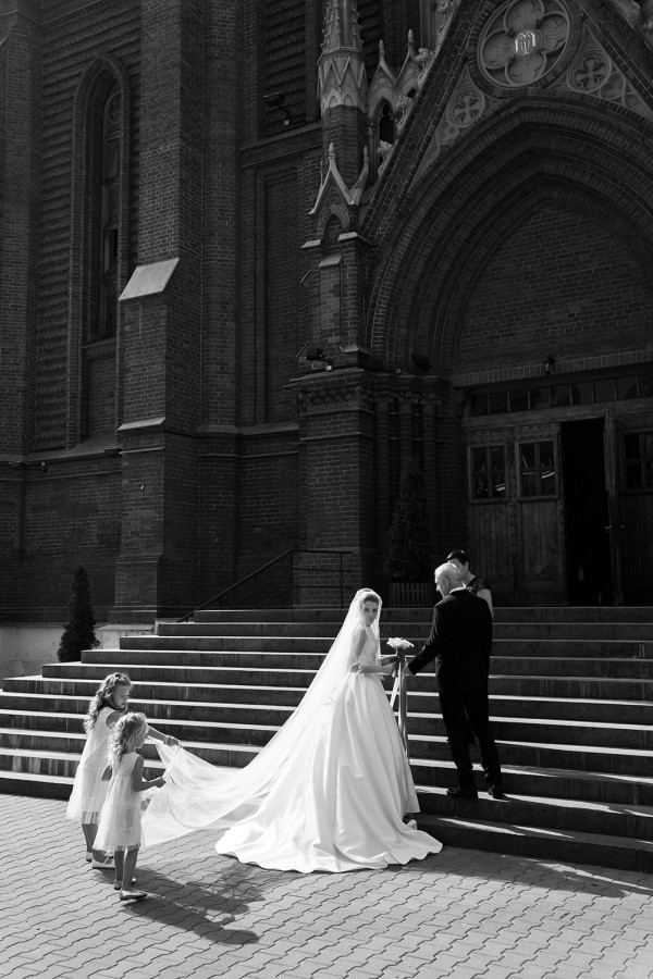 Свадьба в католическом соборе в Москве