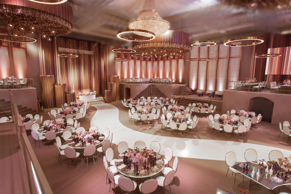 Трендсеттер в масштабном оформлении: история и работы