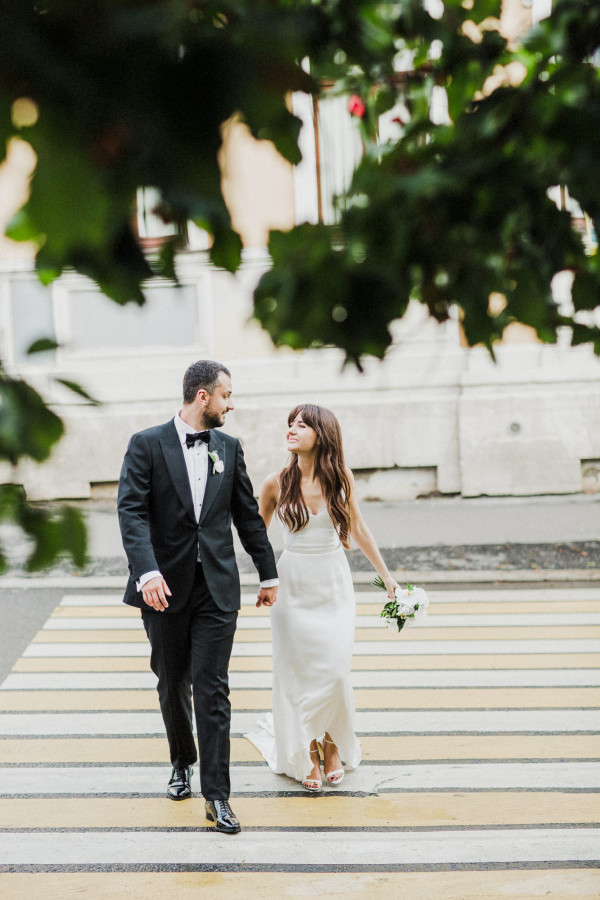 Белоснежная свадьба с церемонией на солнечной террасе