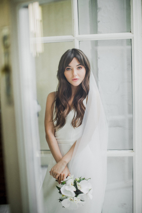 Белоснежная свадьба с церемонией на солнечной террасе