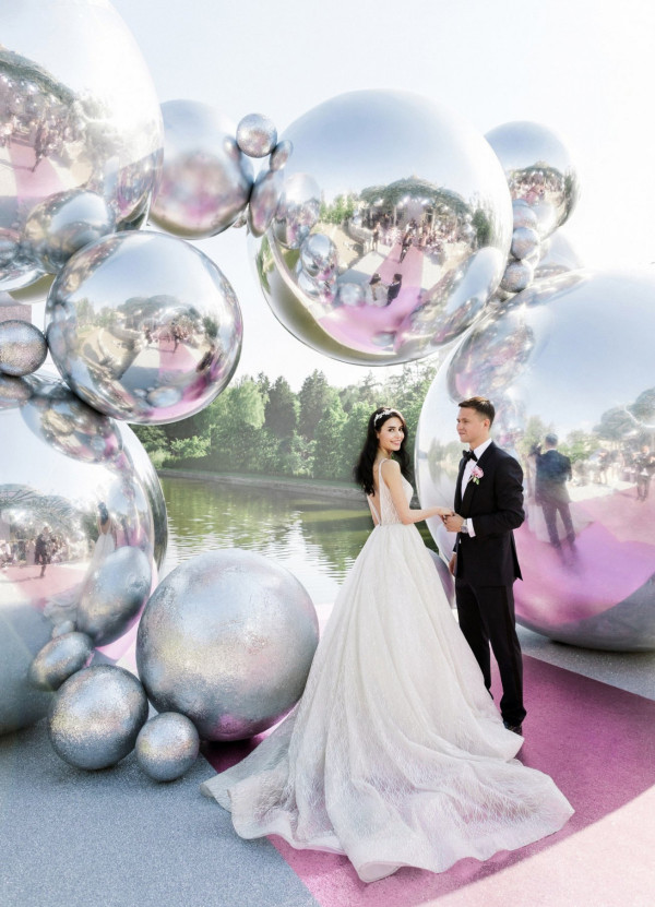 Родители помогают в подготовке к свадьбе. Как