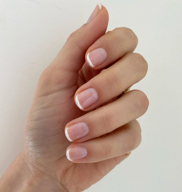 Свадебный маникюр с блестками