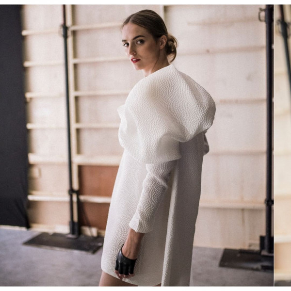 Расслабленный пучок, с которым вы ходите дома