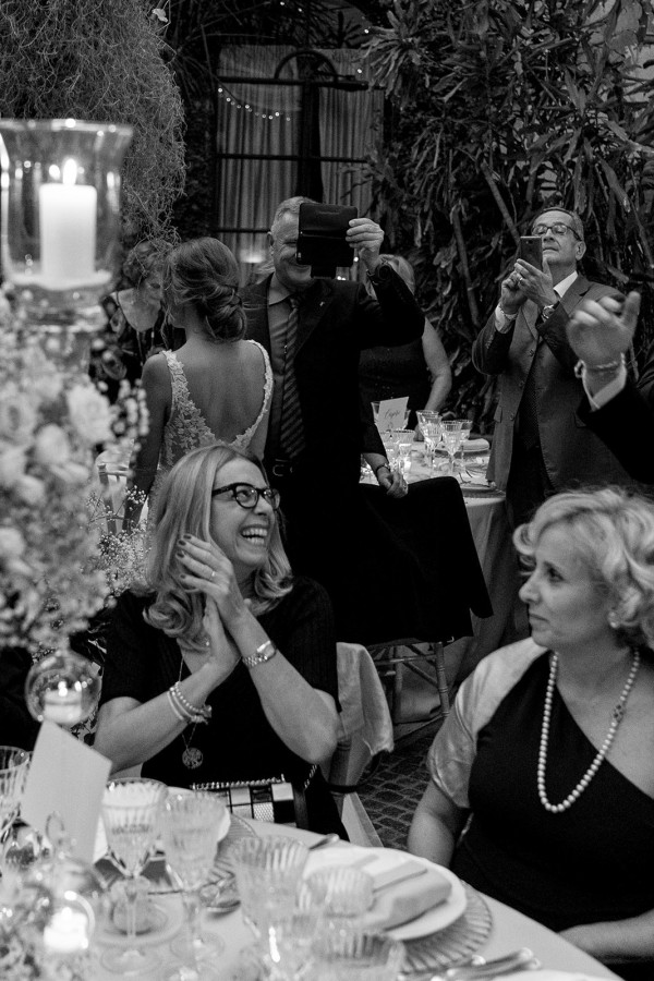 Интеллигентный ведущий: какой он и подходит ли