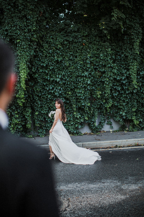 Белоснежная свадьба с церемонией на солнечной террасе