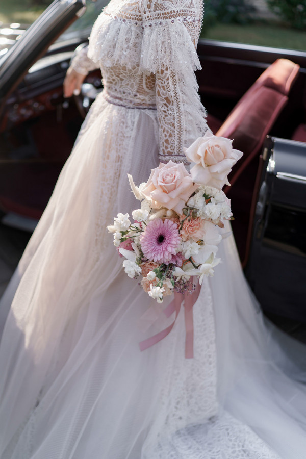 Нежная свадьба с оттенком бохо на берегу