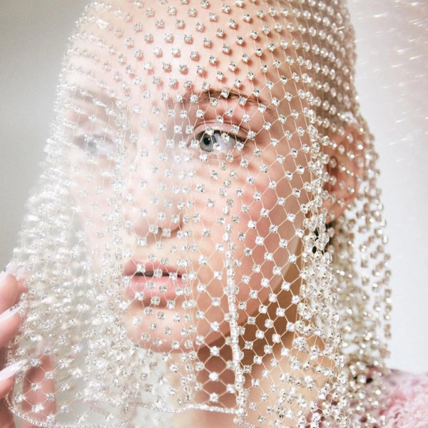 Вещь дня: жемчужная фата Sheridan Tjhung