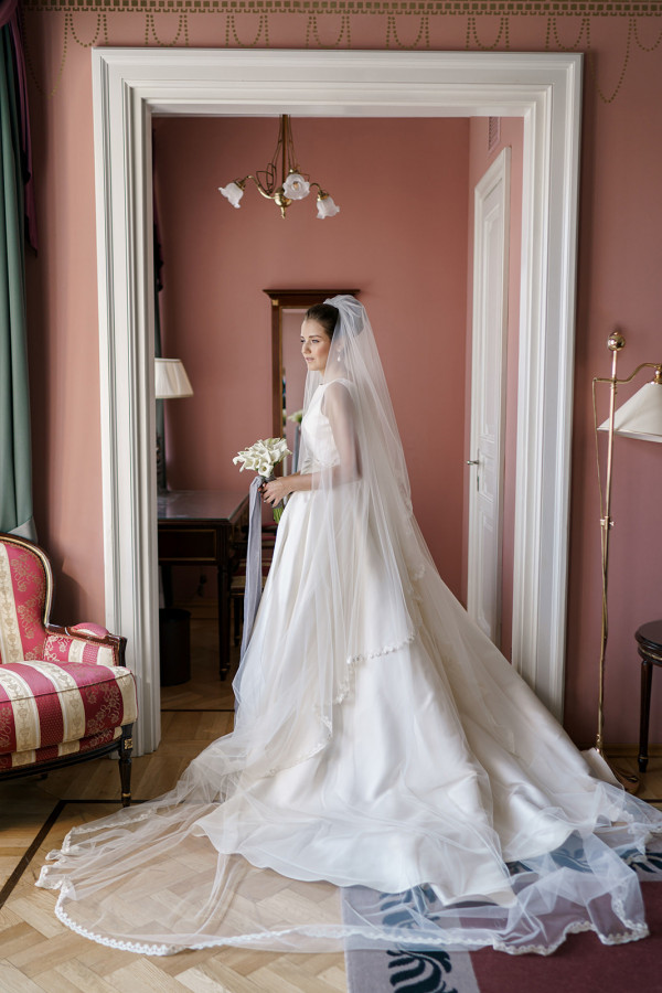 Свадьба в католическом соборе в Москве