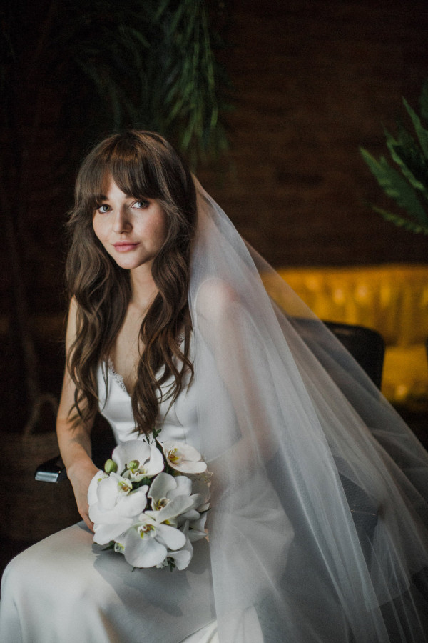 Белоснежная свадьба с церемонией на солнечной террасе