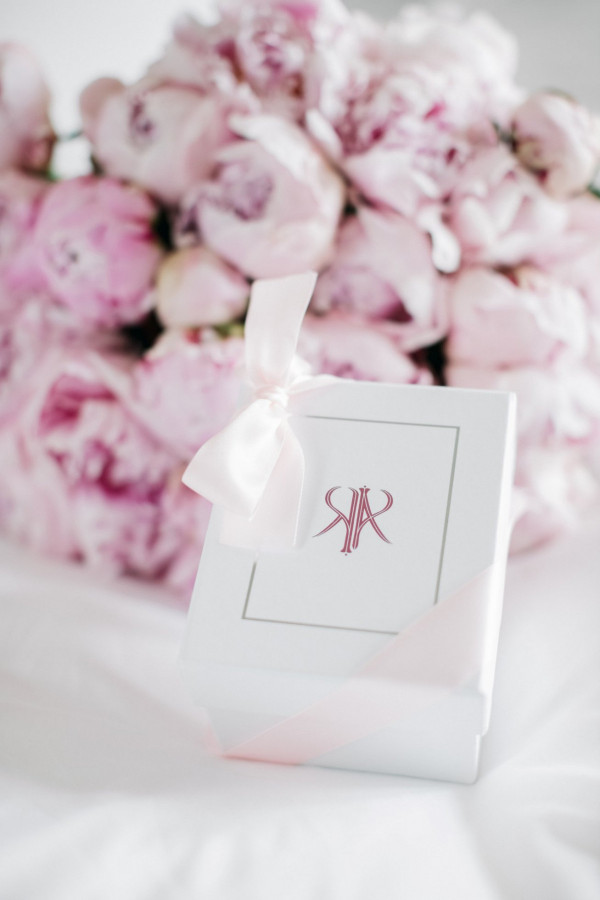 Родители помогают в подготовке к свадьбе. Как