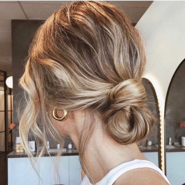 Расслабленный пучок, с которым вы ходите дома