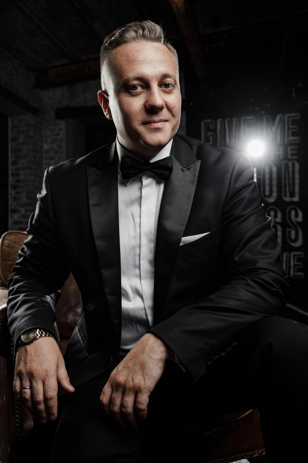 О профессии режиссера: интервью с Антоном Абучкаевым