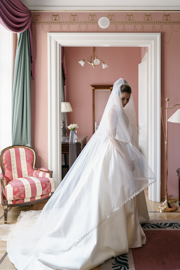 Свадьба в католическом соборе в Москве