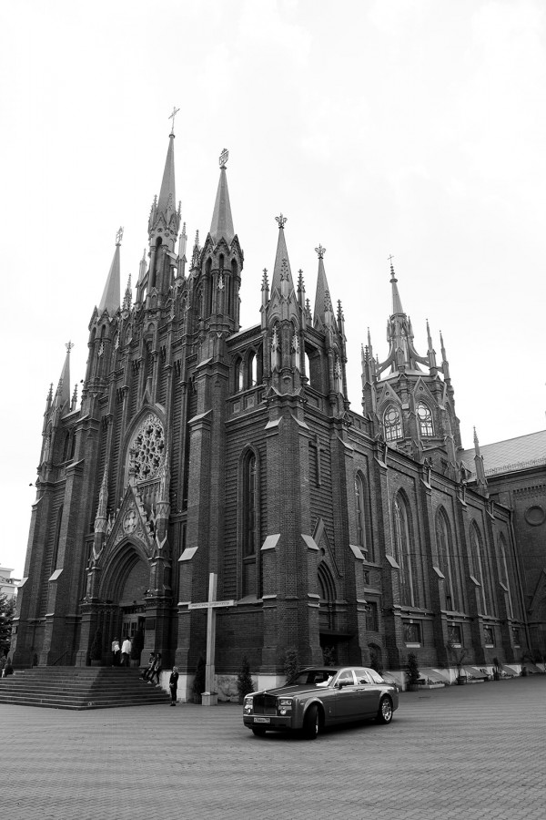 Свадьба в католическом соборе в Москве