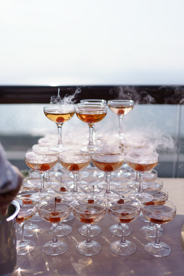 Нежная свадьба с оттенком бохо на берегу