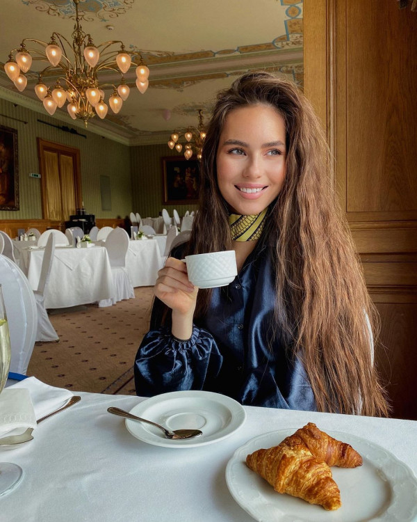 Знаменитый бефстроганов и оливье с перепелкой. Отель