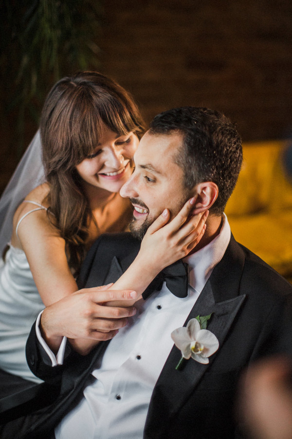 Белоснежная свадьба с церемонией на солнечной террасе