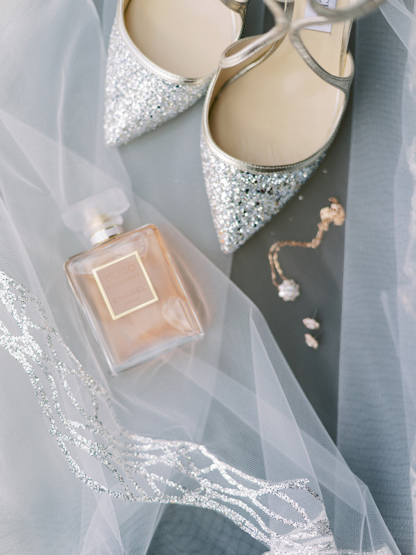 Родители помогают в подготовке к свадьбе. Как