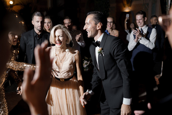 Интеллигентный ведущий: какой он и подходит ли